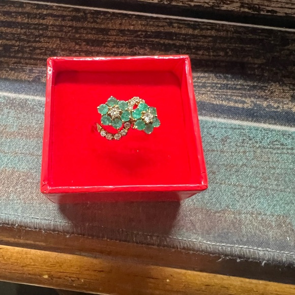 18 k gold Diamond and Emerald Elegant Green Floral Ring . Size 7.5 - Picture 1 of 16